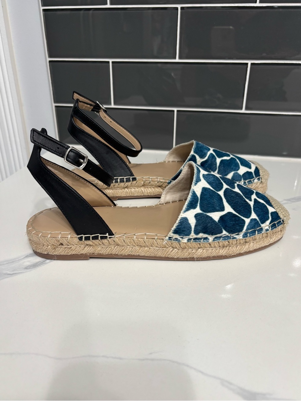 Ann Taylor Isabella Espadrille Flats Blue Giraffe Print Calf Hair Size 8M NWOT